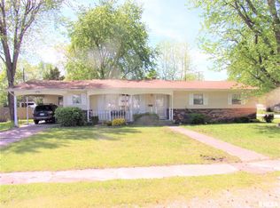 601 S Locust St, West Frankfort, IL 62896