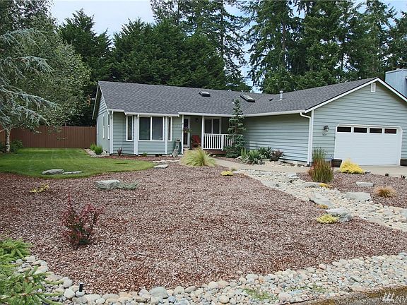 2nd image of 3024 Mercedes Dr NE