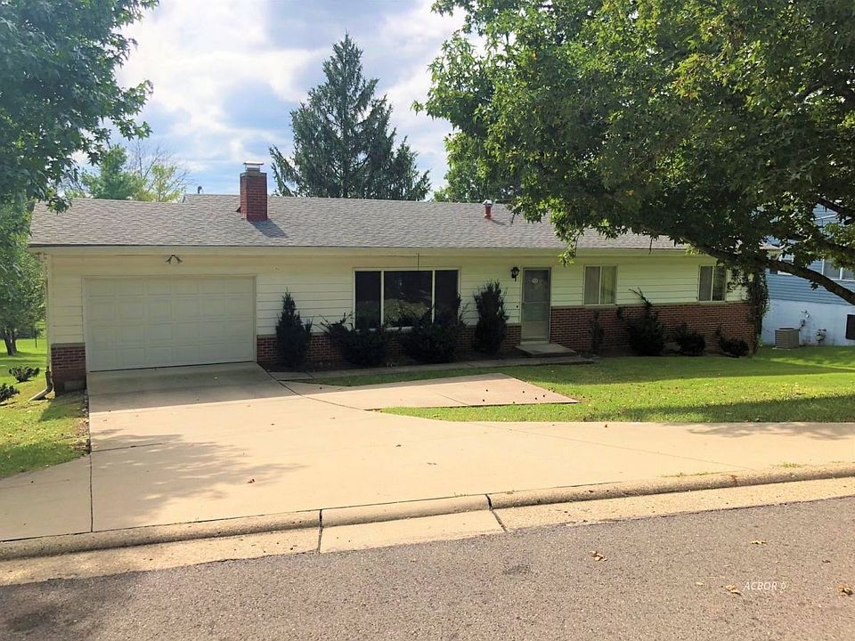 1st image of 1 Canterbury Dr