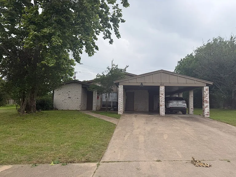 402 Skyline Ave — Photo 2