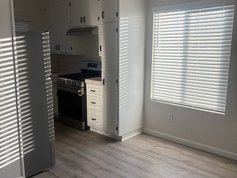 4361 Winona Ave #1 — Photo 6