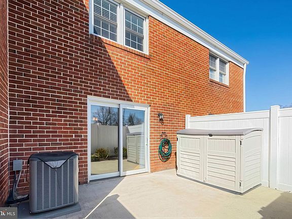 5th image of 1602 Devers Rd