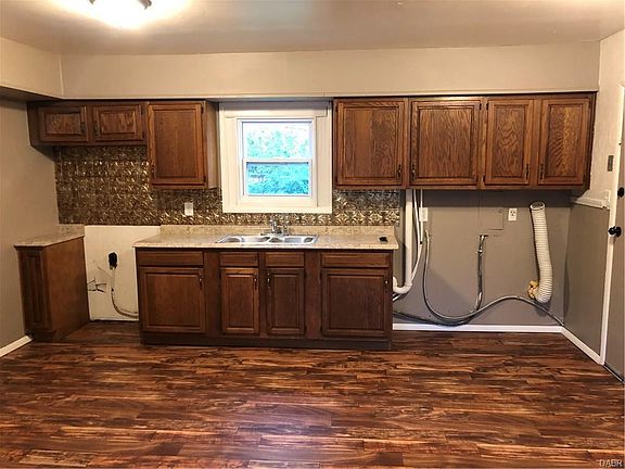 3rd image of 4328 Marlowe St