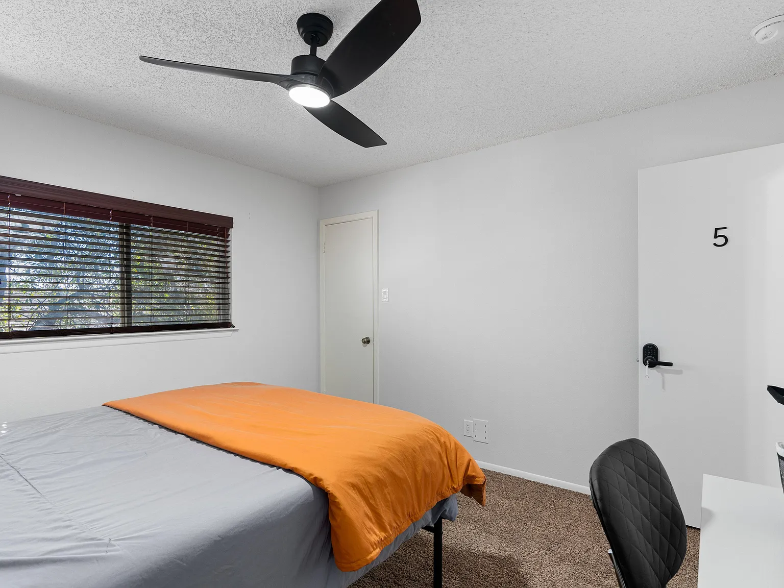 4 bed, 4.0 bath, 2832 sqft, $680 — Photo 2