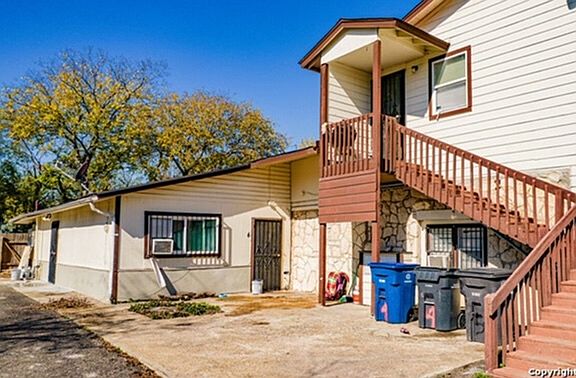 2nd image of 563 SW 39th St #5