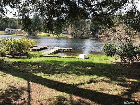 3rd image of 680 SE Crescent Dr