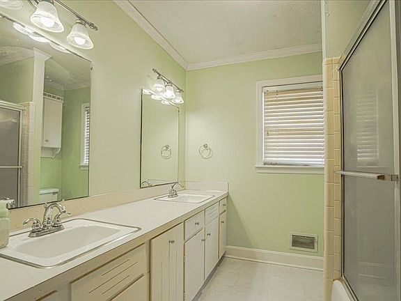 4th image of 1105 Merry Oaks Dr