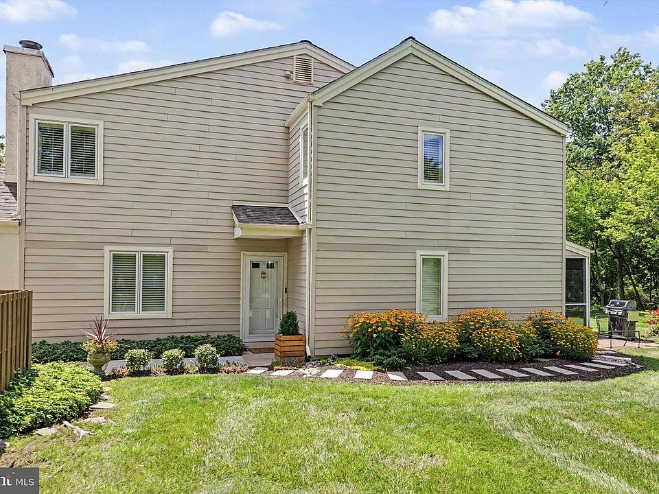 1st image of 525 Portsmouth Ct