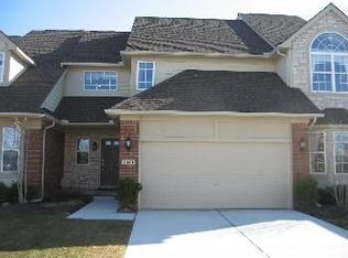 1010 Paddock Dr UNIT 1, South Lyon, MI 48178