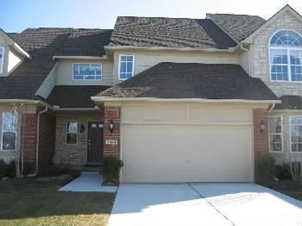1010 Paddock Dr Unit 1, South Lyon, MI 48178