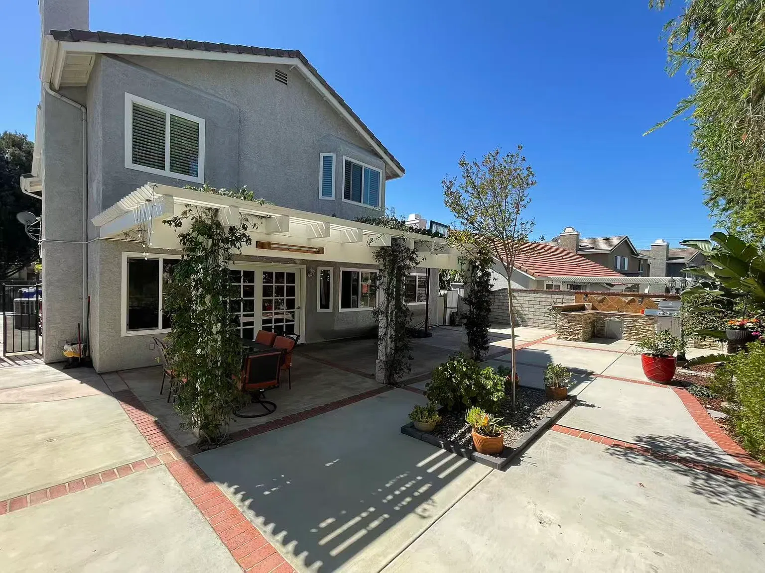 4 bed, 2214 sqft, $4,950 — Photo 2