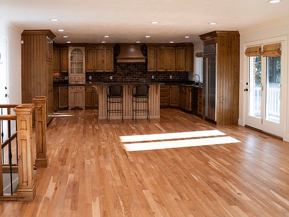 5th image of 294 W Jennings Ln