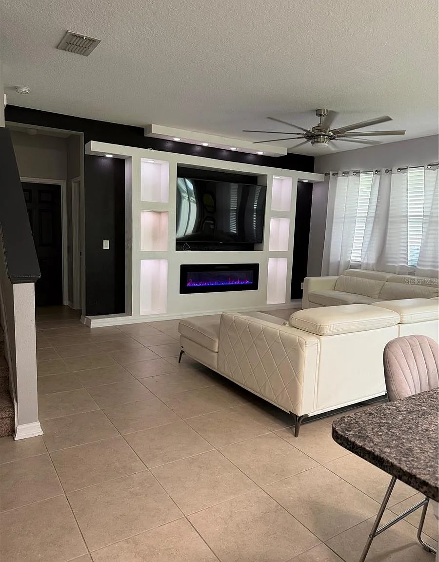 5 bed, 3.0 bath, 2597 sqft, $3,200 — Photo 4
