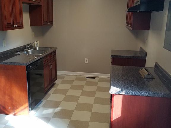 Kitchen w/VCT Flooring (appliances included)