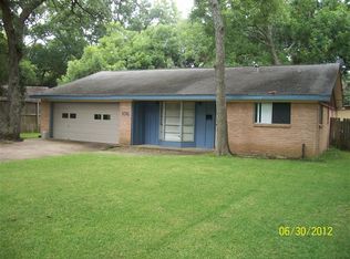 106 Emerald Dr, Clute, TX 77531