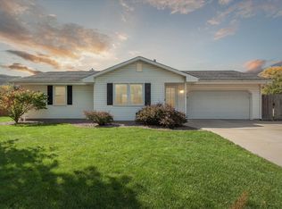 1437 Excalibur Dr, Janesville, WI 53546