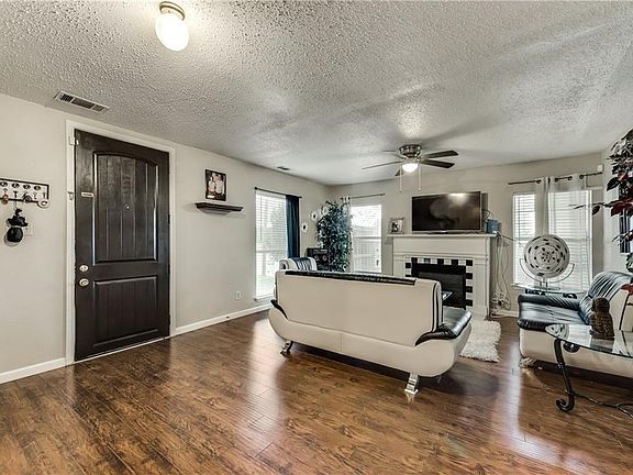 5th image of 800 Magnolia Dr