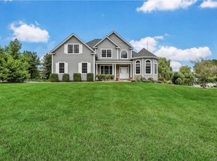 2 Fieldstone Ct, Lloyd, NY 12528