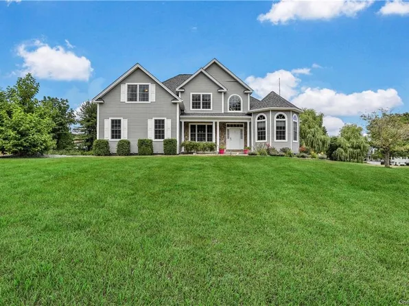 2 Fieldstone Ct, Lloyd, NY 12528