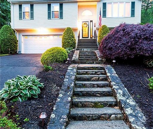 3rd image of 27 Oak Hill Dr