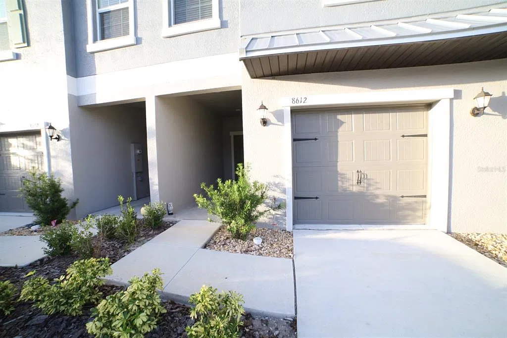 3 bed, 2.5 bath, 1668 sqft, $2,200 — Photo 1