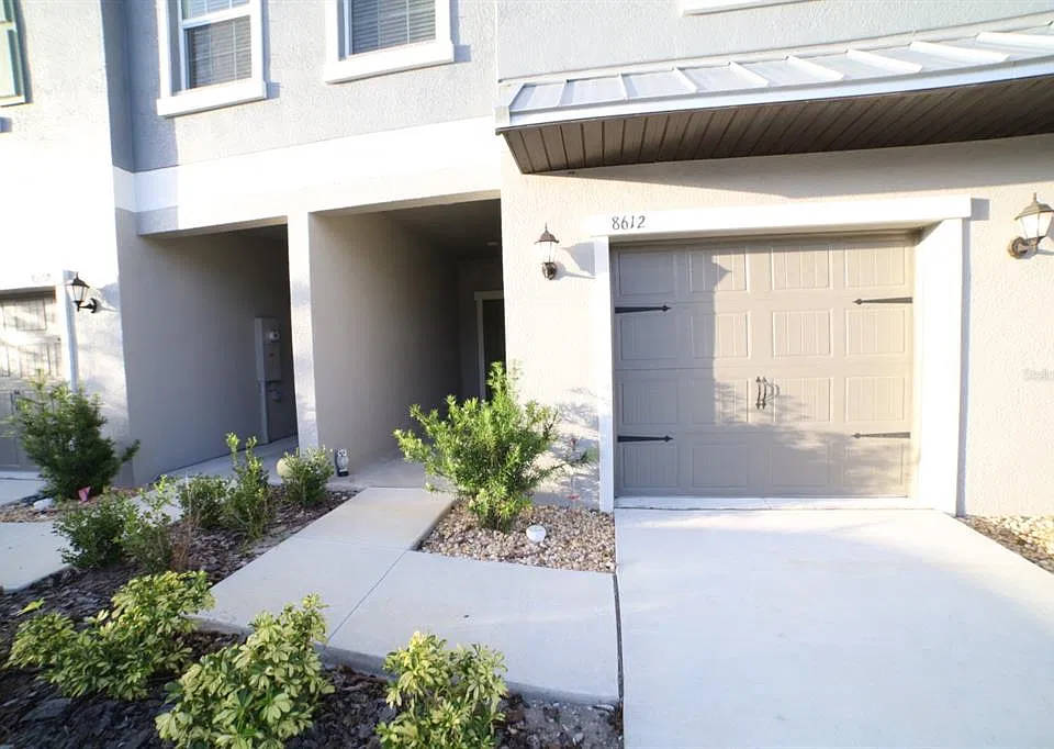 8612 Tropical Aire Ln
