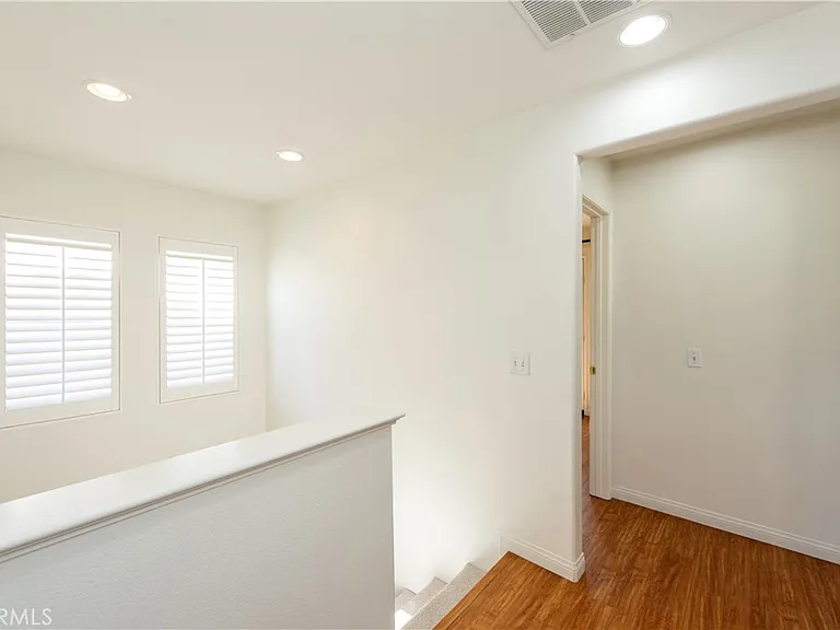 218 Kensington Park — Photo 13