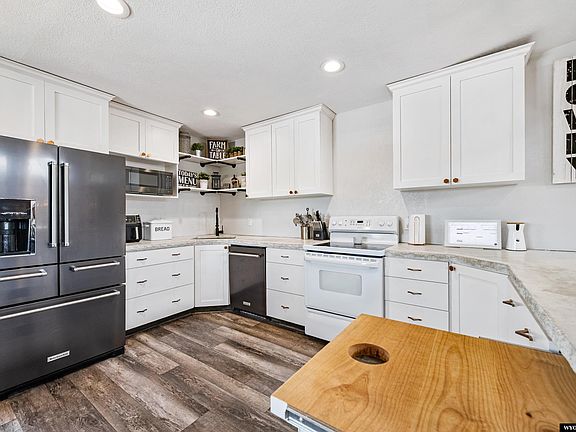 2nd image of 128 Kings Ct