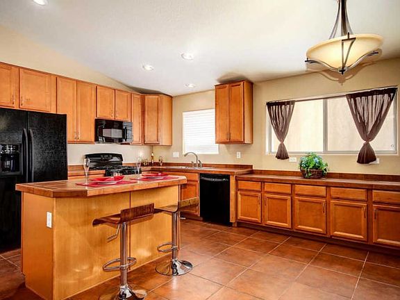 2nd image of 17808 W Voltaire St
