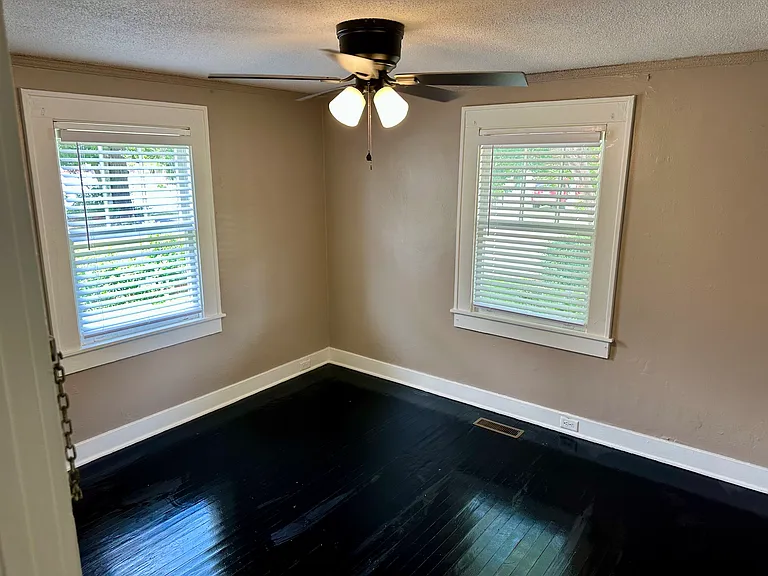 2120 Thornlee Dr — Photo 12