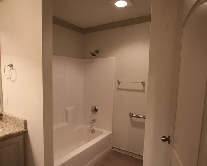 Beautiful 3 Bedroom 2 Bathroom Townhouse In South Tyler! Now Offering 1/2 Off First Full Months R... — Photo 16
