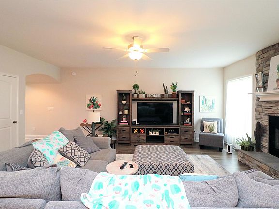 5th image of 2351 Merluna Dr