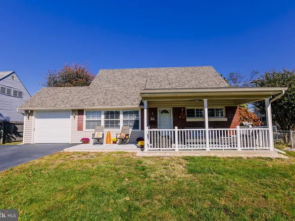 19 Valentine Ln, Levittown, PA 19054