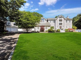 11 Seneca Ct, Port Jefferson Station, NY 11776