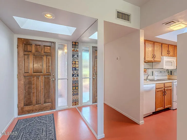 2521 S Calle De Humes — Photo 7