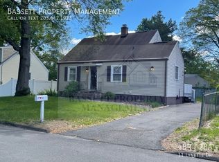11 Lynette Dr, North Haven, CT 06473