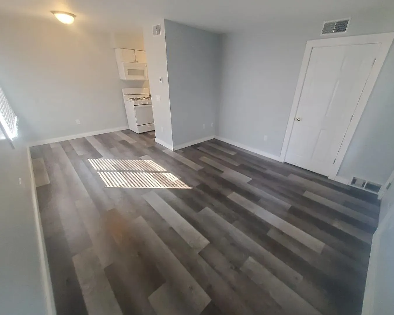 918 Denton St — Photo 2
