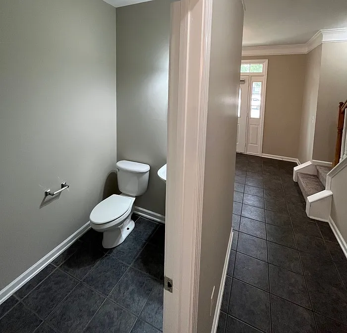 4 bed, 2.5 bath, 2806 sqft, $2,495 — Photo 4