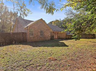 561 Briarcliff Cir, Jackson, MS 39212