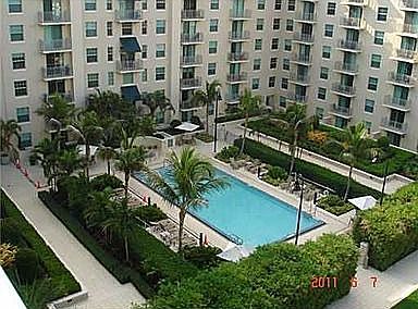 3rd image of 610 Clematis St APT 832
