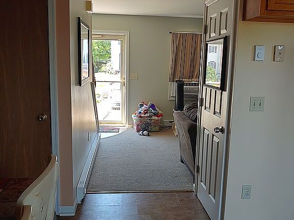Hallway to kitchen