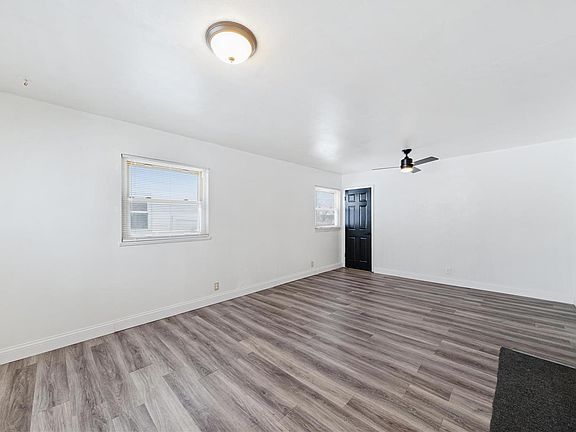 4th image of 10334 Lilac Ave