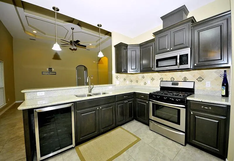 3 bed, 1500 sqft, $2,600 — Photo 3