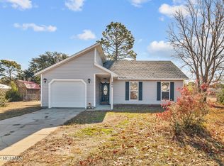 304 Crown Point Rd, Hubert, NC 28539