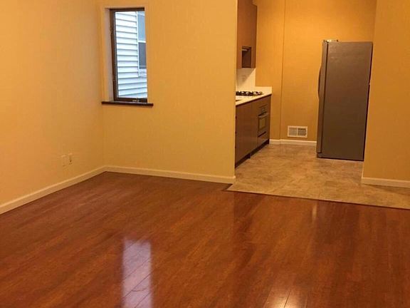 4th image of 17513 89th Ave APT 3