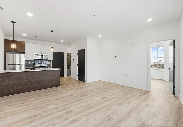 943 Washington Ave #303 — Photo 5