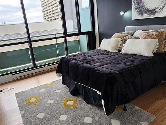 4th image of 111 Riverside Dr E #1408