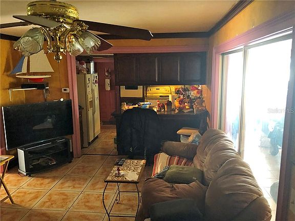 5th image of 2185 Wateroak Dr N