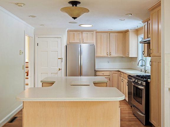 5th image of 21 Turner Dr