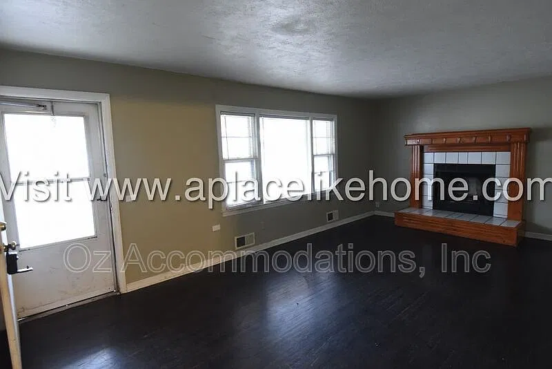 4 bed, 1.5 bath, 1692 sqft, $1,395 — Photo 3